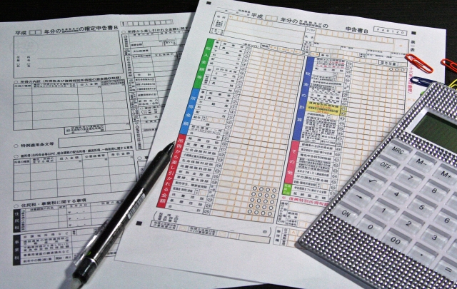 確定申告』 行うと税金が戻る人、行う必要のある人。 確定申告』 行うと税金が戻る人、行う必要のある人。